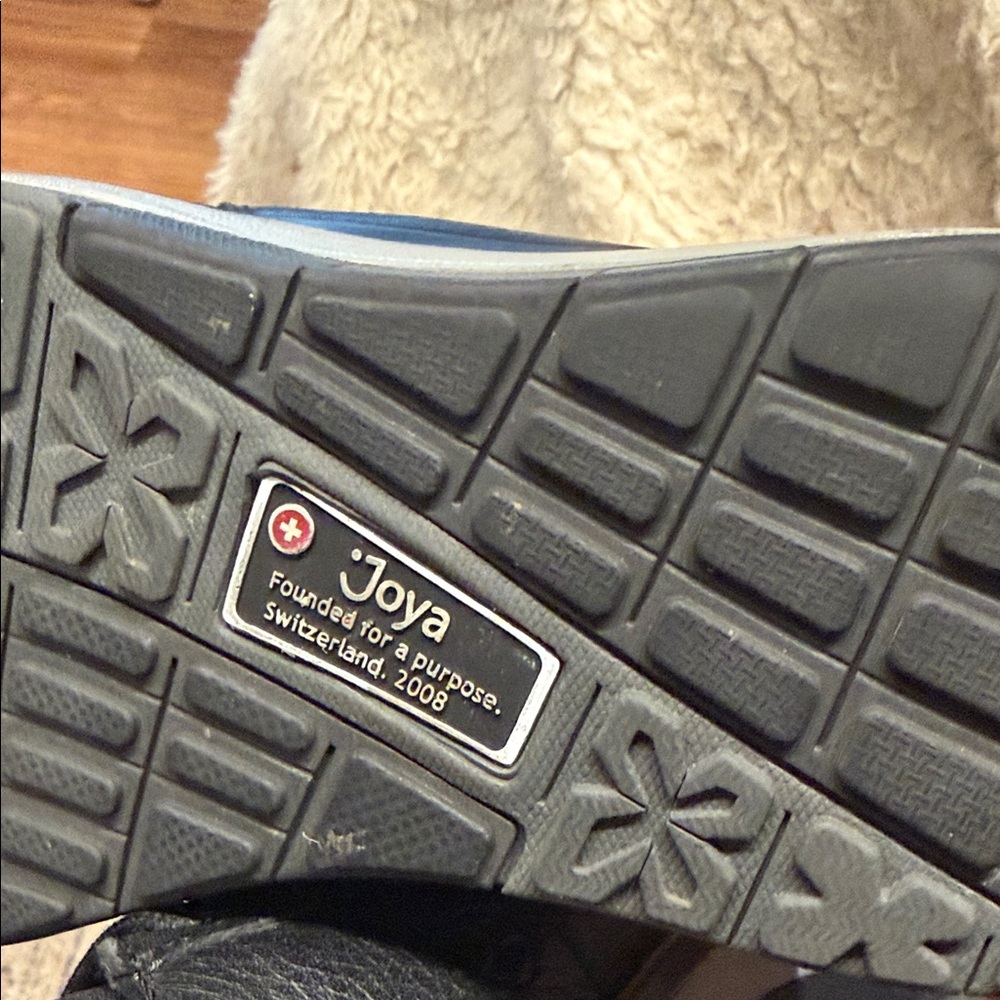 Women’s Malibu sneakers size 6.5 black - Picture 3 of 4